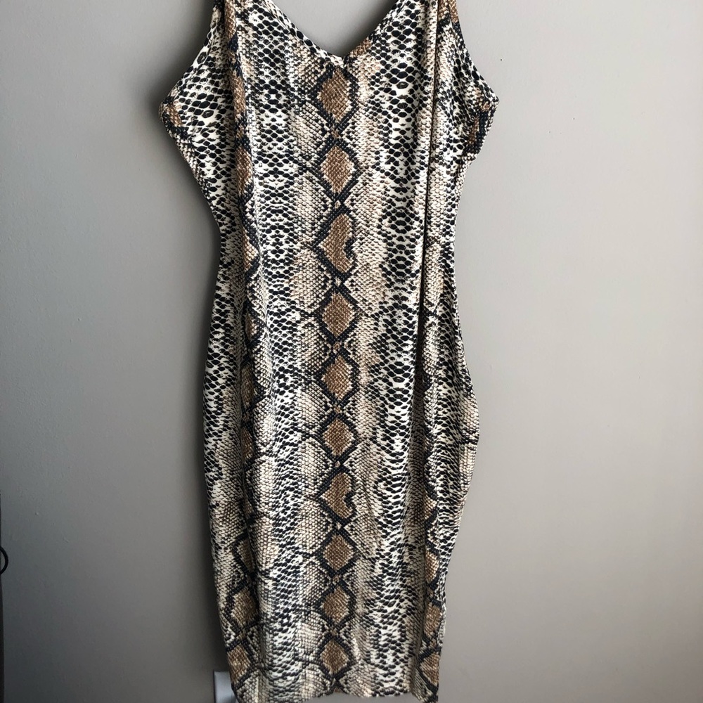 Knee length, Brown/Tan snake print bodycon dress.